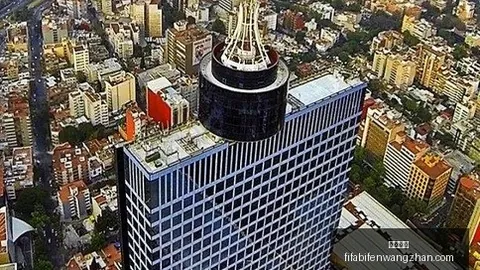 费内巴切领先却出局，希曼斯基谈足球变幻无常